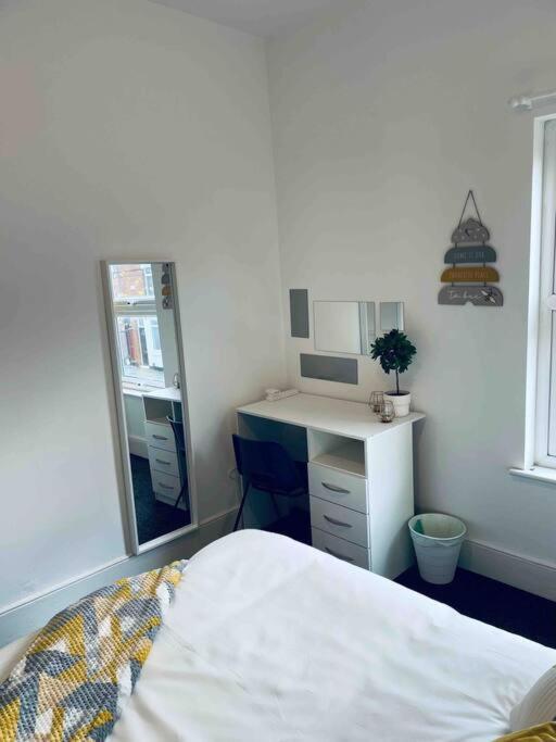 Homely 3 Bed Town House In Coventry City Centre Exterior photo